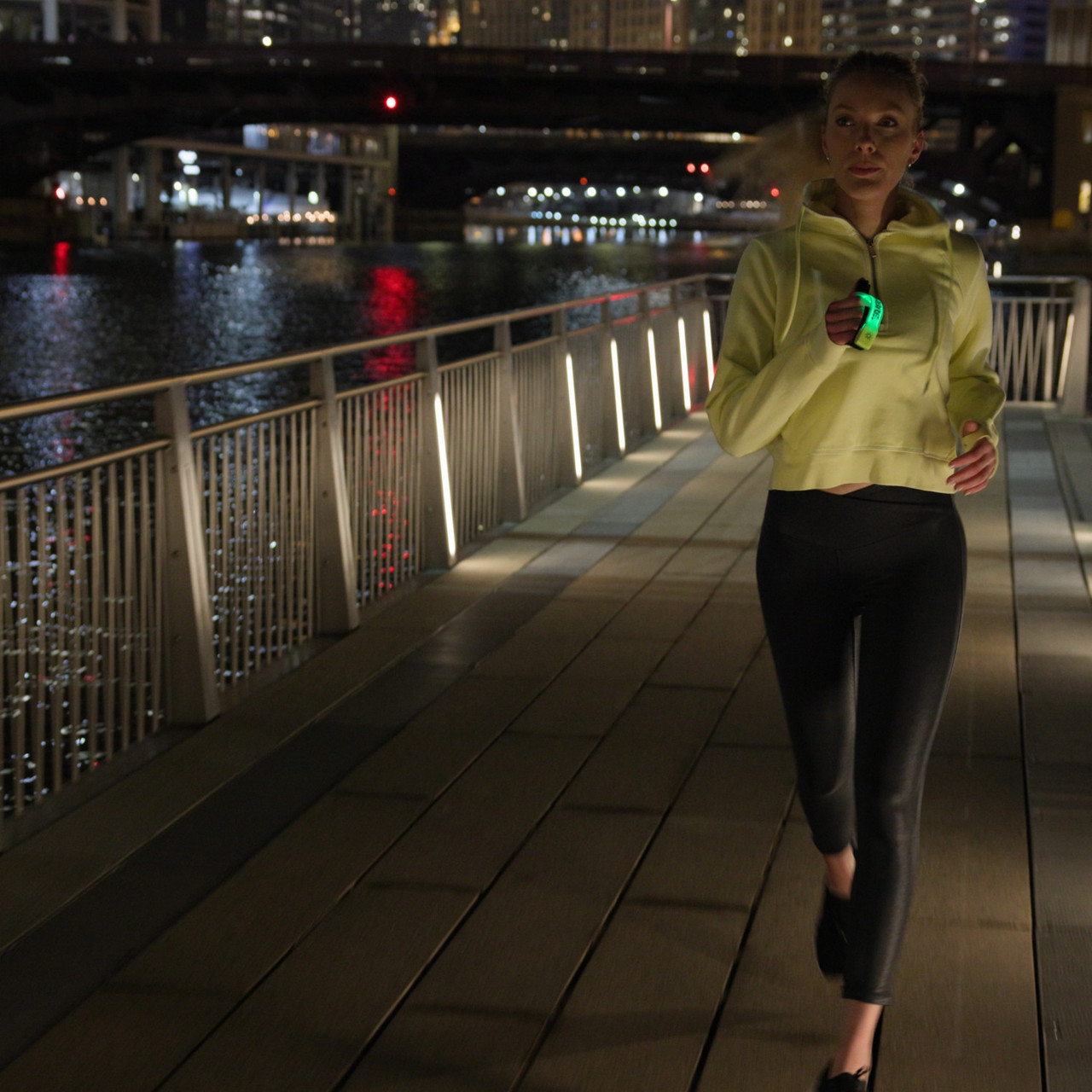 Runner Pepper Gel with LED Adjustable Reflective Hand Strap - Image 3